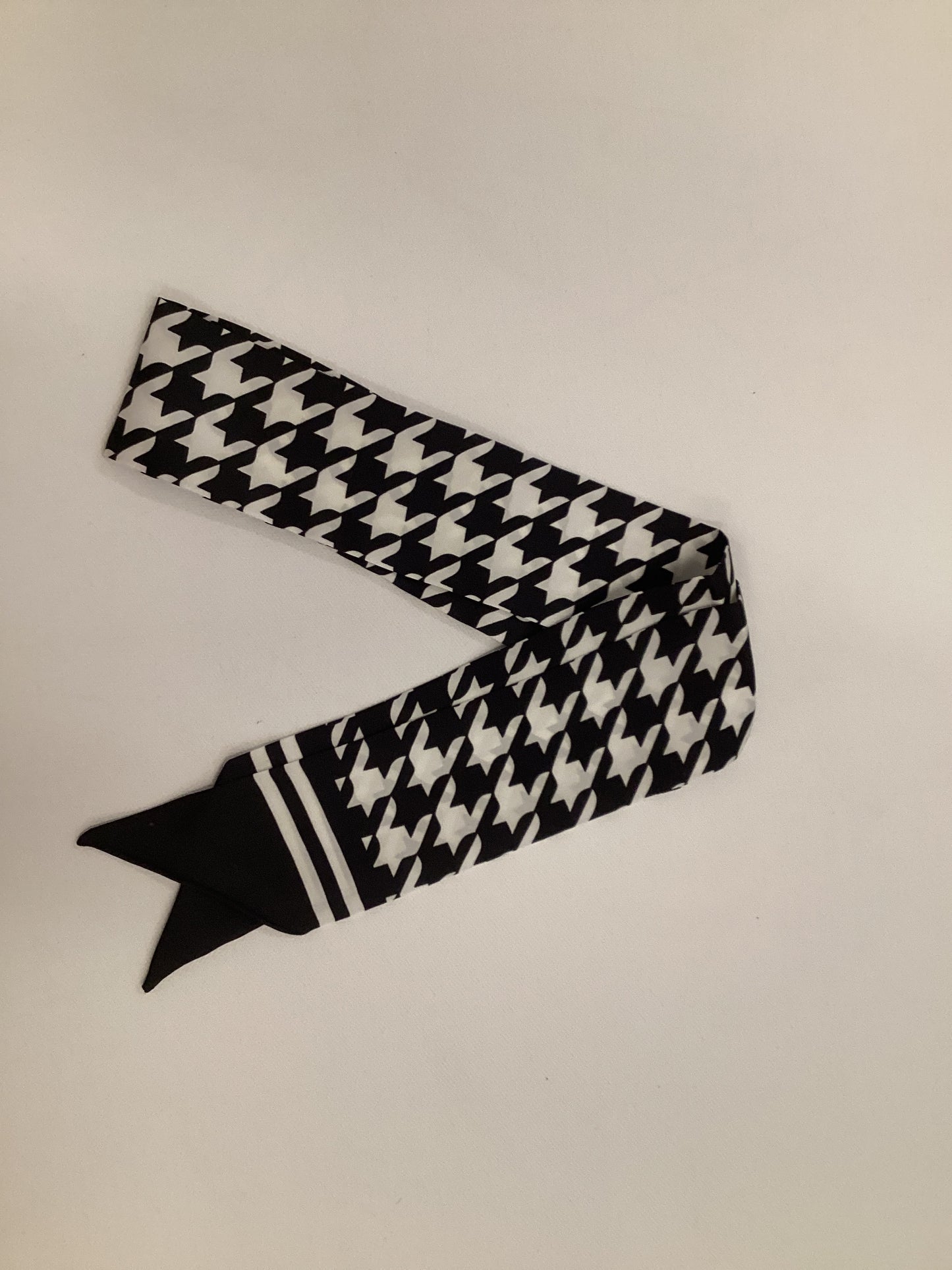 Carlton Houndstooth Skinny Scarf