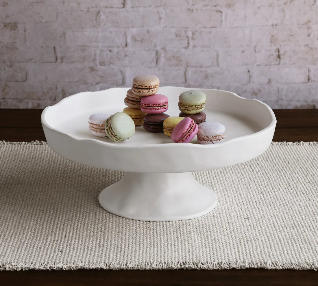 Vida Nube round pedestal cake