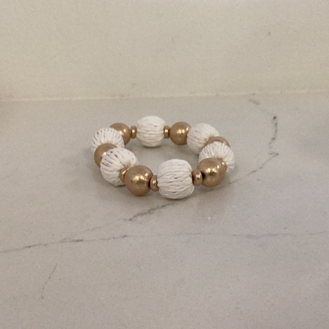 Ball bead stretch bracelet white