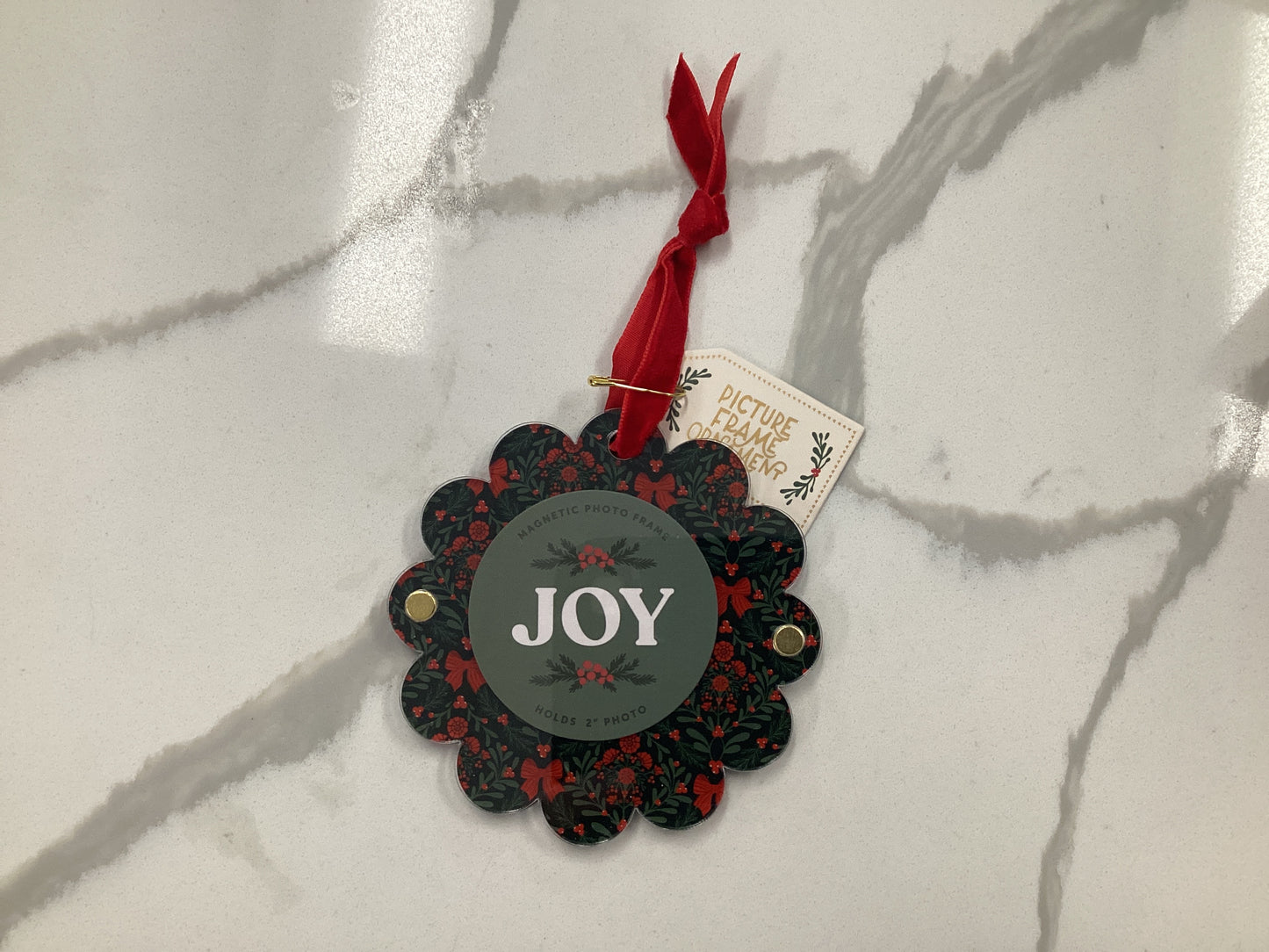 Scalloped Round Picture Frame Ornament