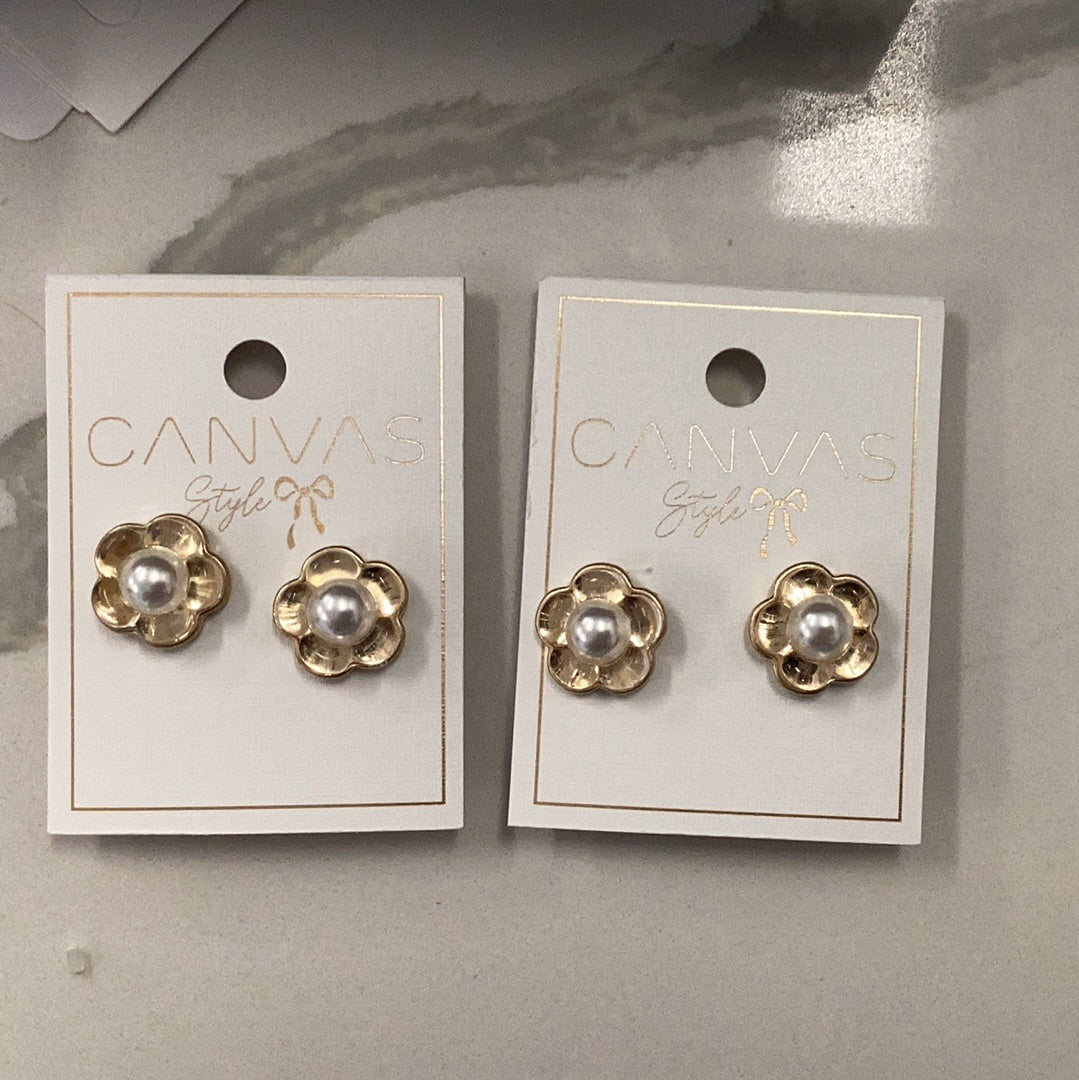 Flower power stud earrings