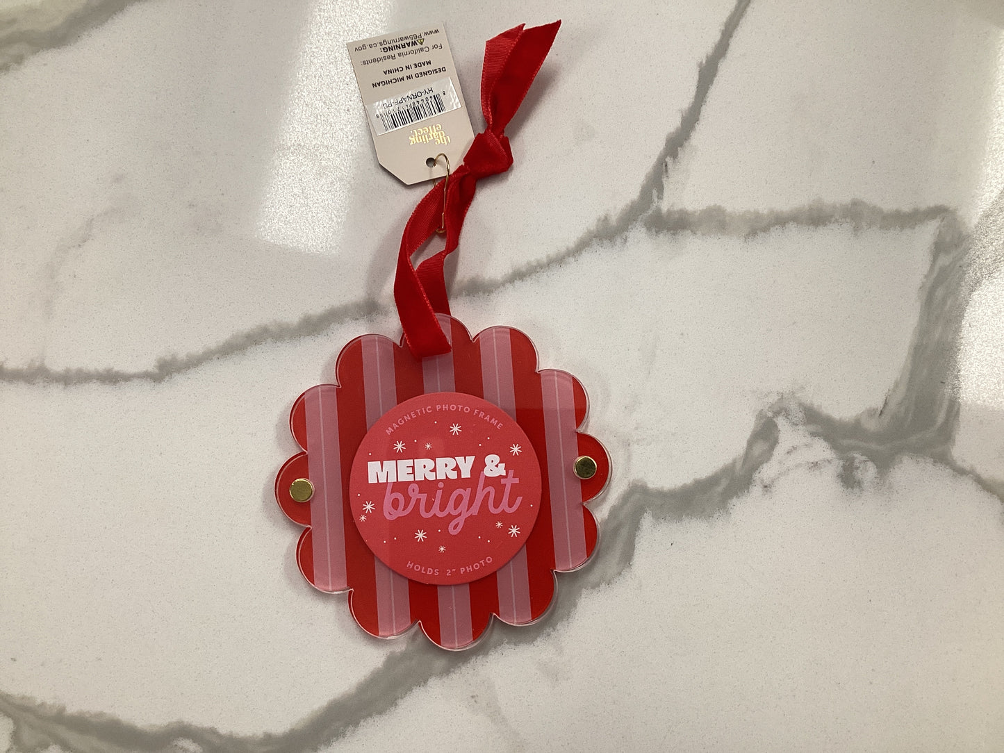 Scalloped Round Picture Frame Ornament